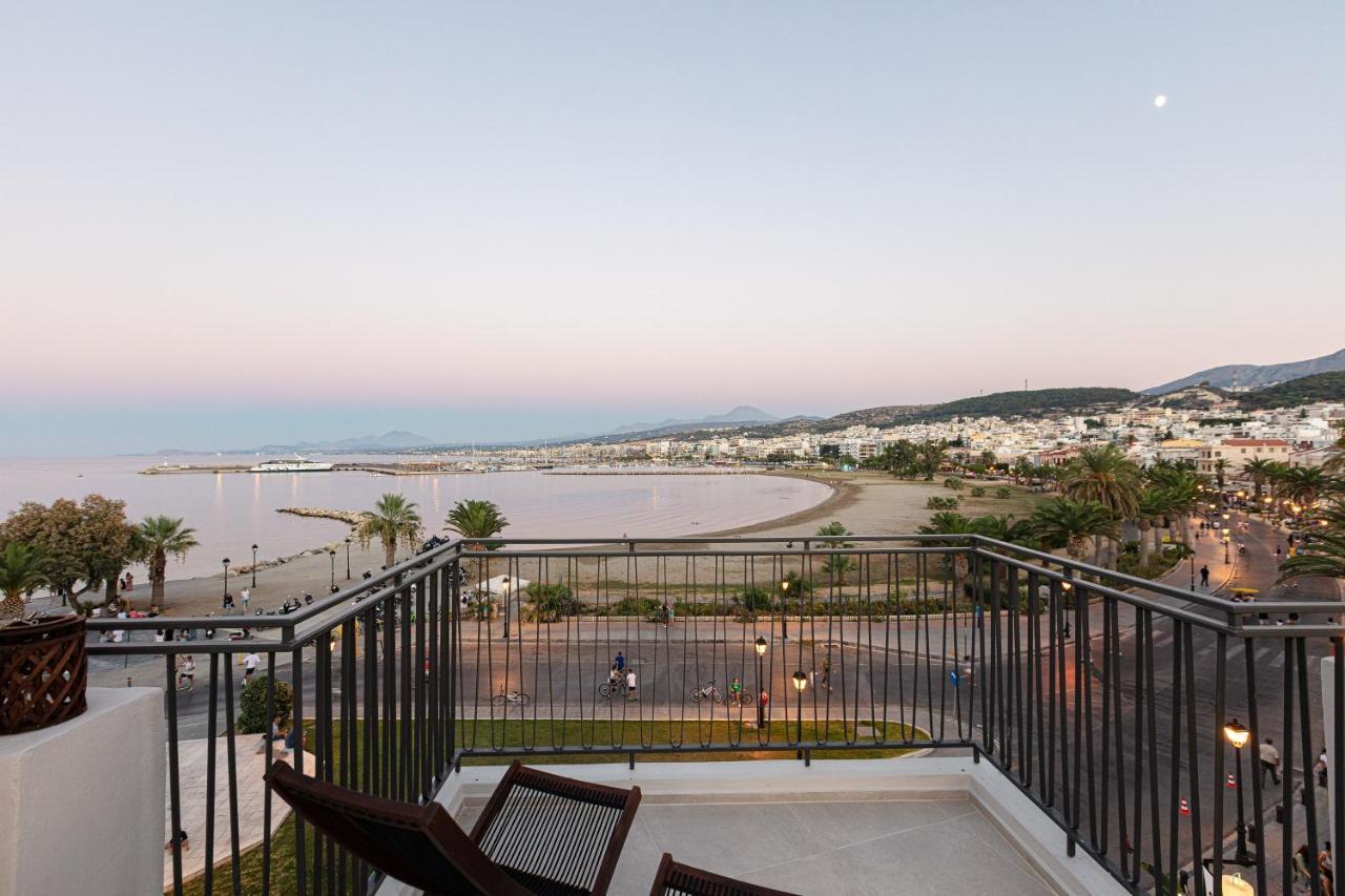 V77 Seafront Suites 레팀노 외부 사진