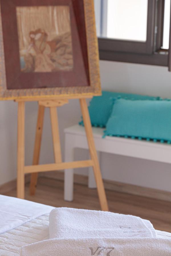 V77 Seafront Suites 레팀노 외부 사진