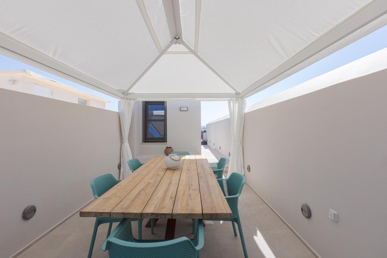 V77 Seafront Suites 레팀노 외부 사진