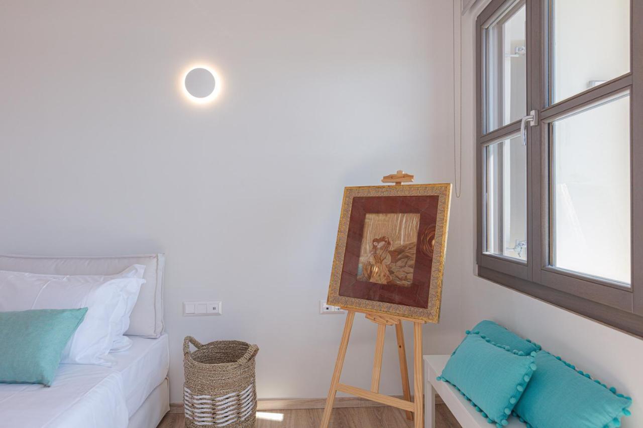 V77 Seafront Suites 레팀노 외부 사진