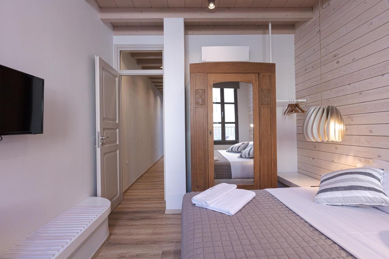 V77 Seafront Suites 레팀노 외부 사진
