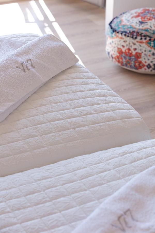 V77 Seafront Suites 레팀노 외부 사진
