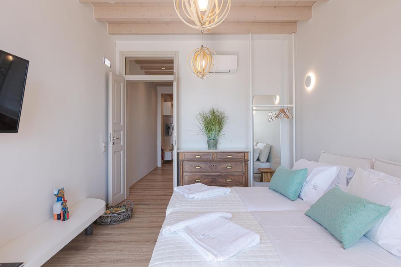 V77 Seafront Suites 레팀노 외부 사진