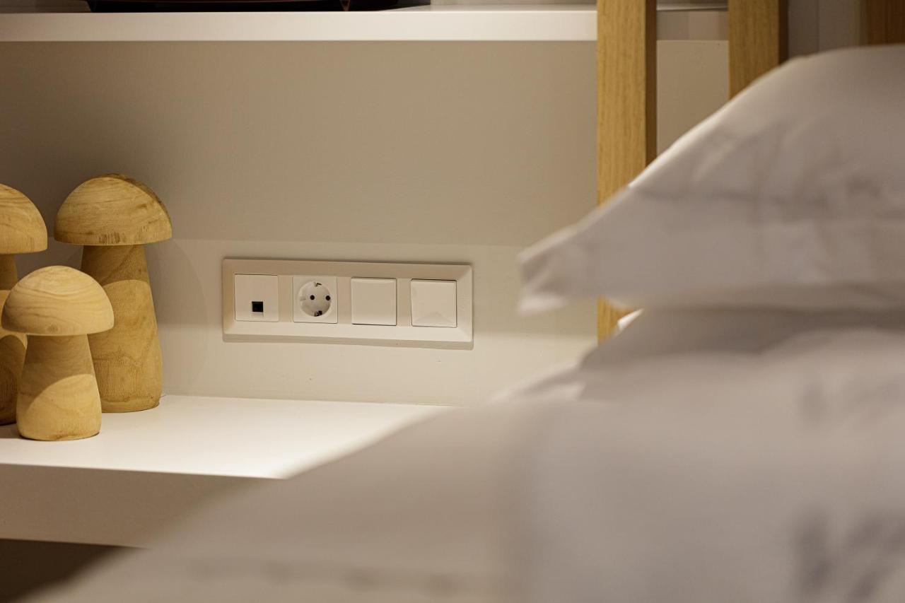 V77 Seafront Suites 레팀노 외부 사진