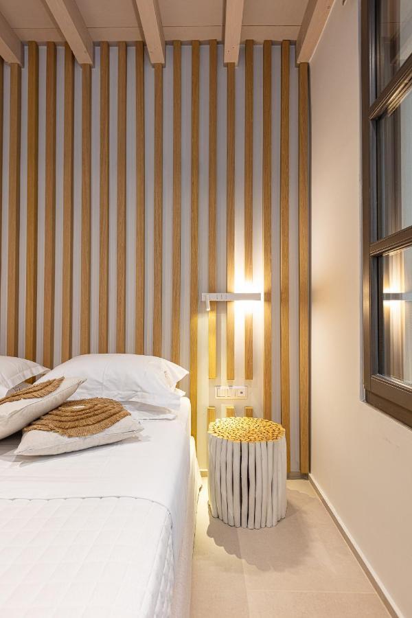 V77 Seafront Suites 레팀노 외부 사진