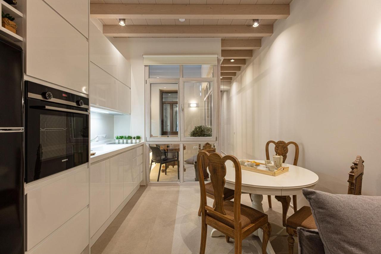 V77 Seafront Suites 레팀노 외부 사진