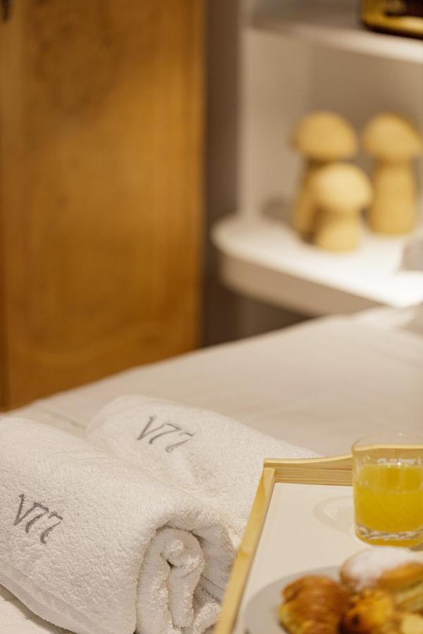 V77 Seafront Suites 레팀노 외부 사진