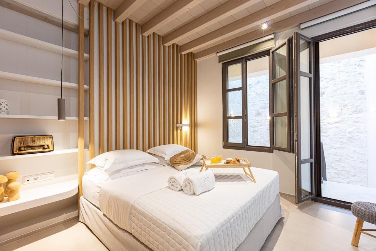 V77 Seafront Suites 레팀노 외부 사진