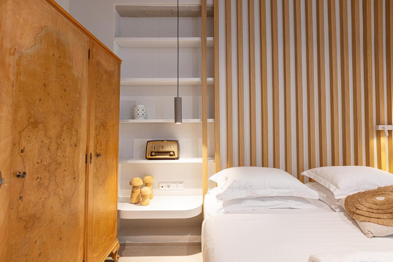 V77 Seafront Suites 레팀노 외부 사진