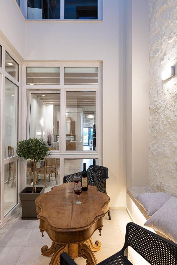 V77 Seafront Suites 레팀노 외부 사진