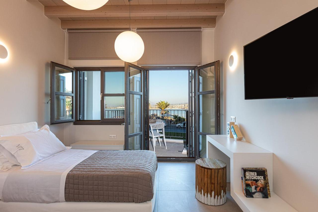 V77 Seafront Suites 레팀노 외부 사진