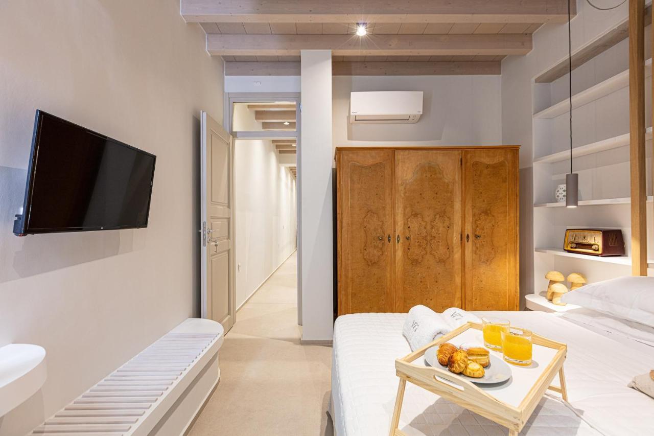 V77 Seafront Suites 레팀노 외부 사진