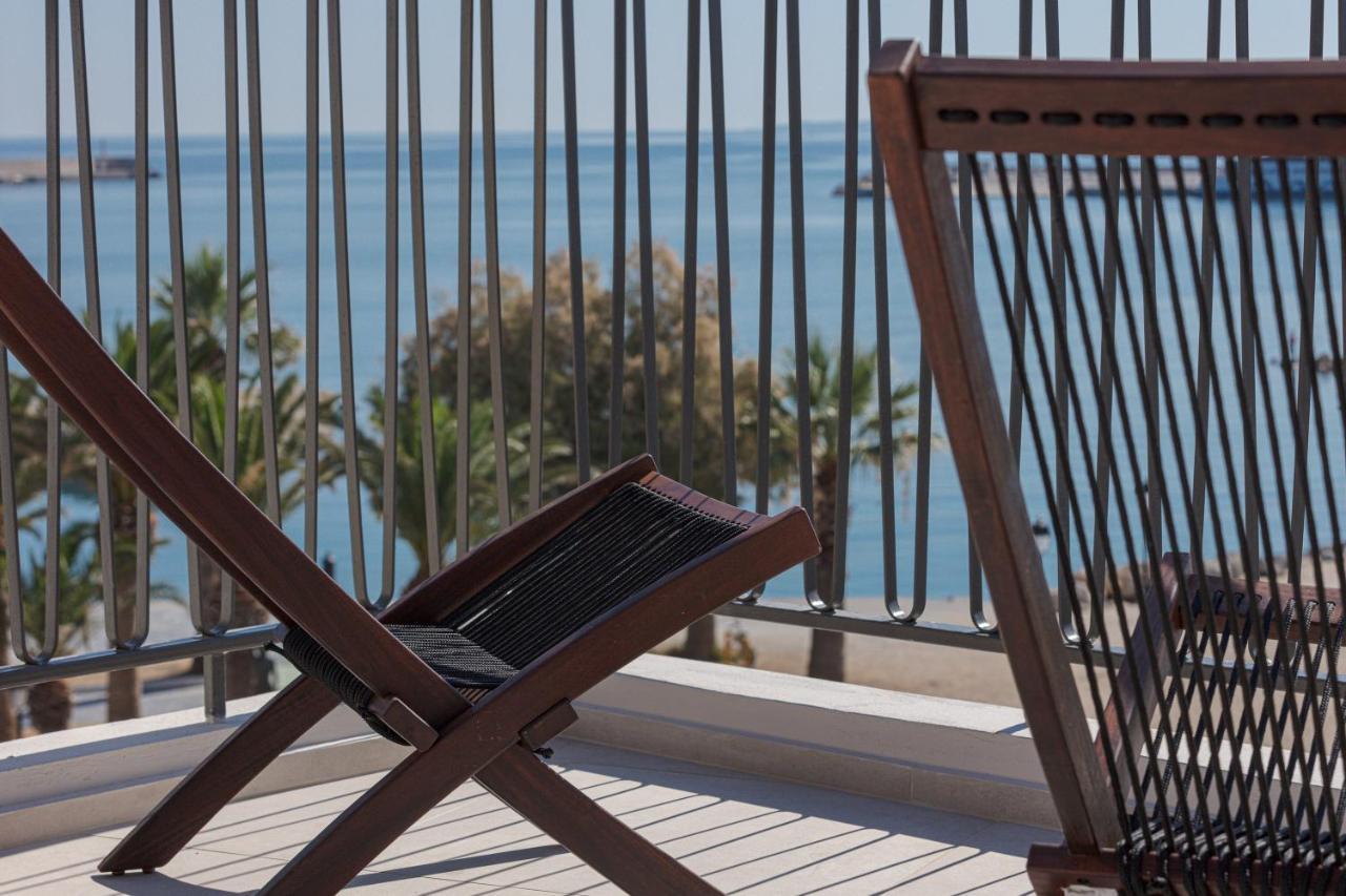 V77 Seafront Suites 레팀노 외부 사진