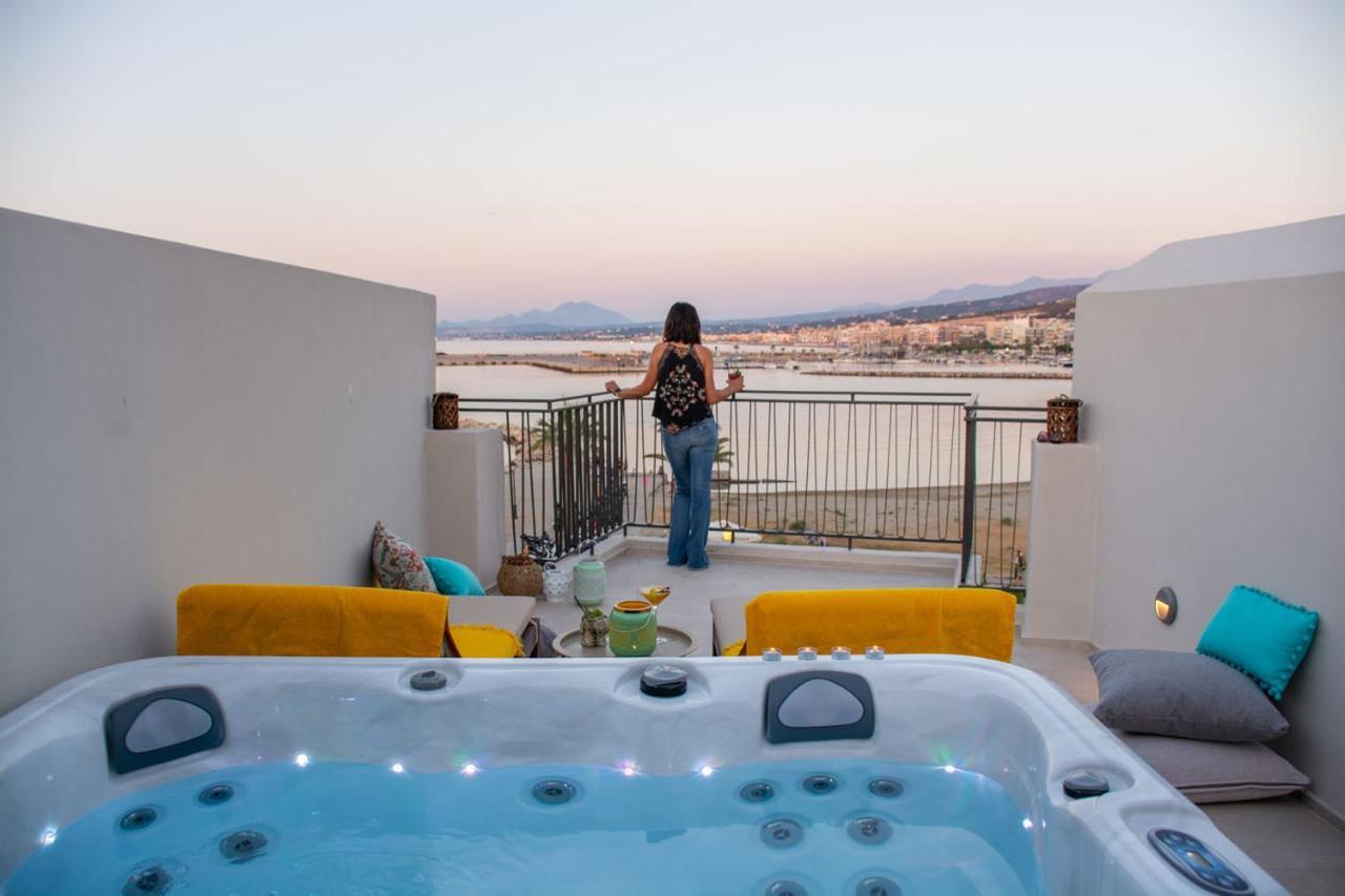V77 Seafront Suites 레팀노 외부 사진