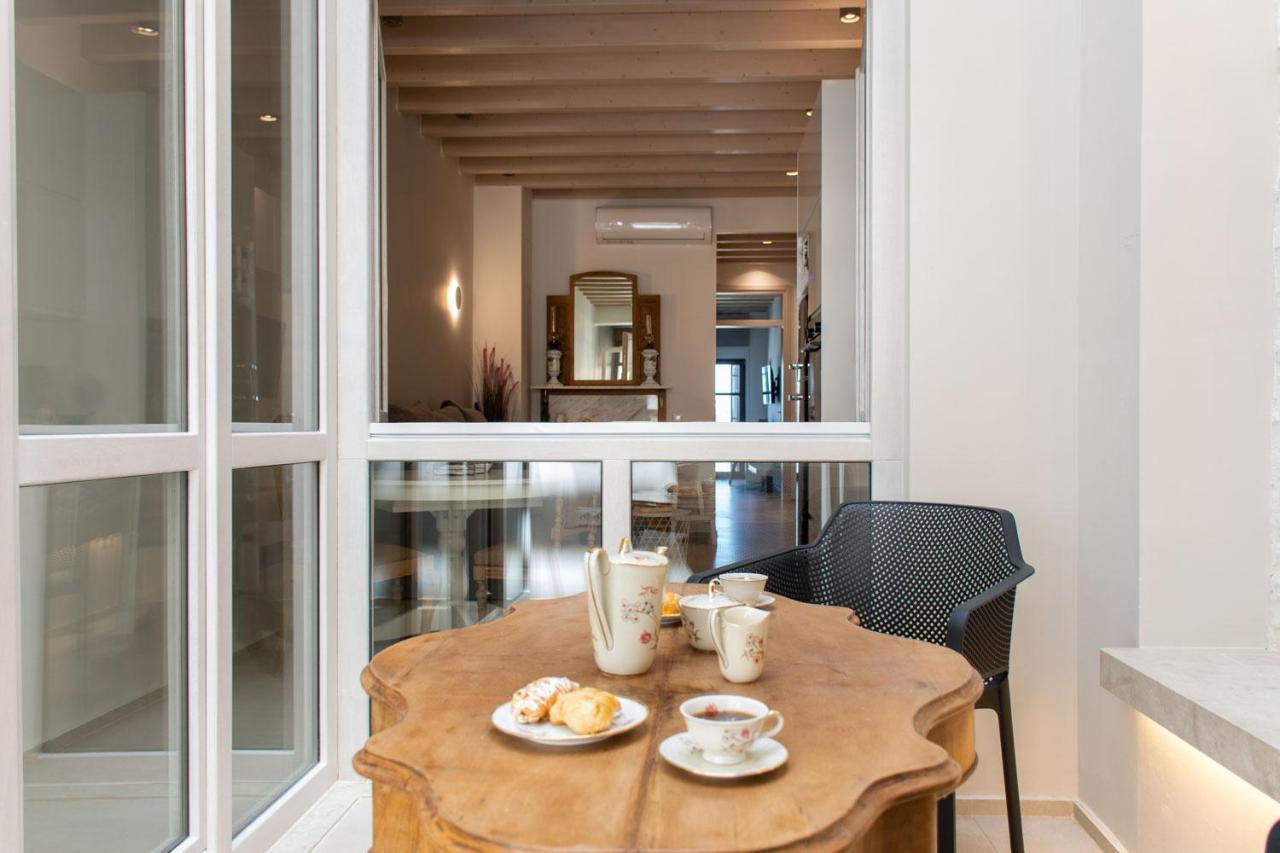 V77 Seafront Suites 레팀노 외부 사진